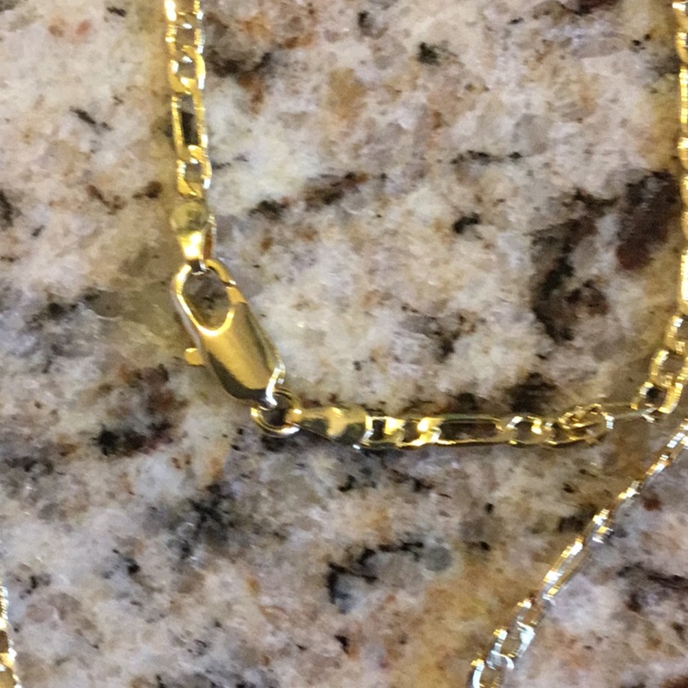 NWNT Cross Necklace - Picture 11 of 11